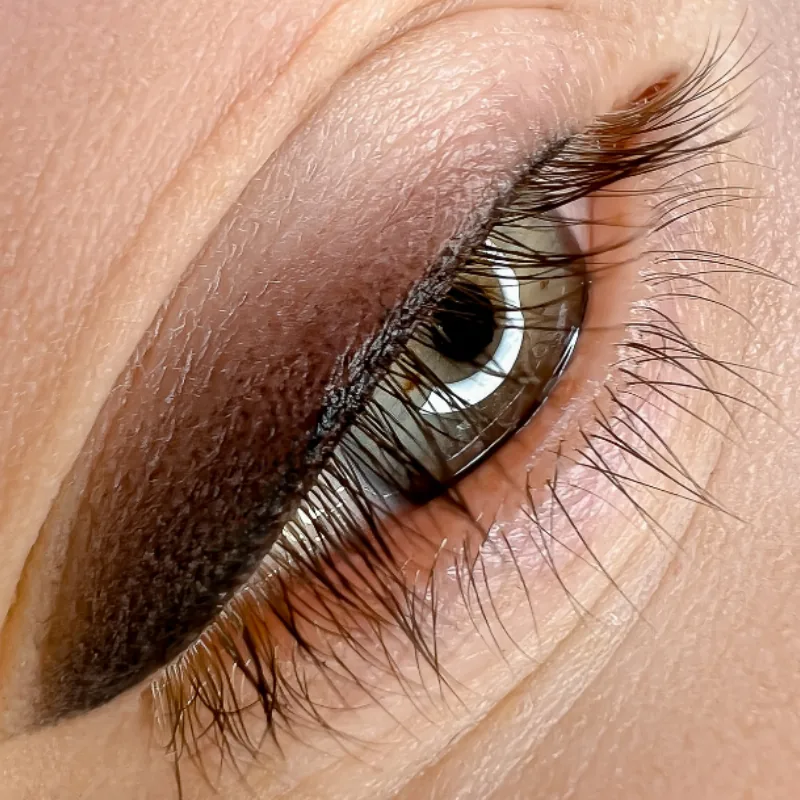 Gölge Efektli Kalıcı Eyeliner