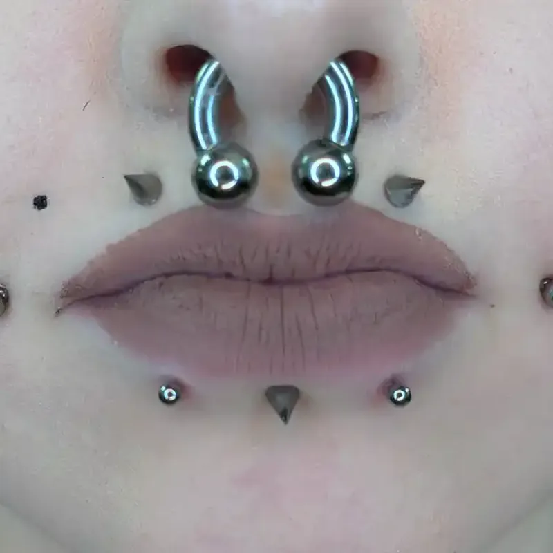 Yanak Piercing